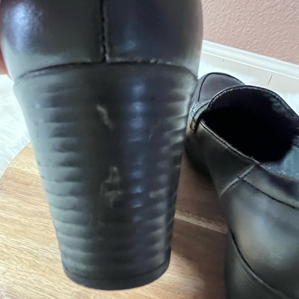 Clarks Black Leather Heeled Loafers Size 8.5 - Picture 4 of 10